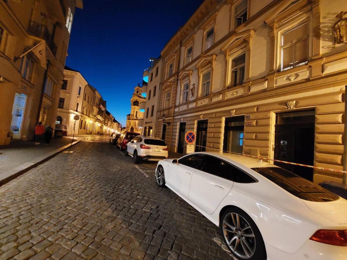 Byt 2+Kk Na Velkem Namesti Hradec Králové Exterior foto